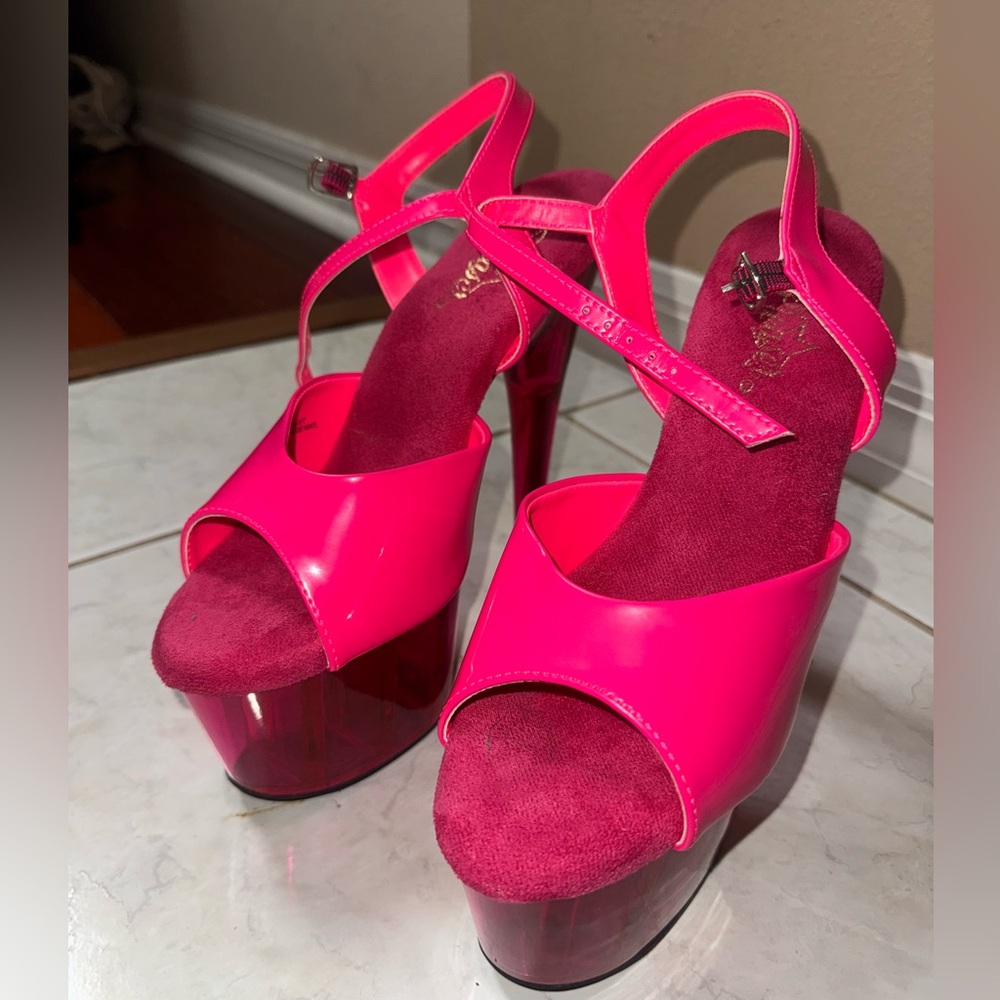 🩷🩷Please Me Platform Heels size 9 style Adore🩷🩷